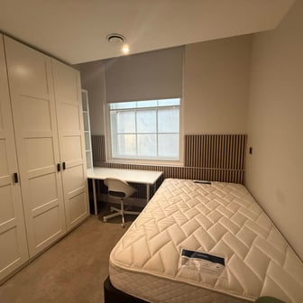 Silver Room - Image 9